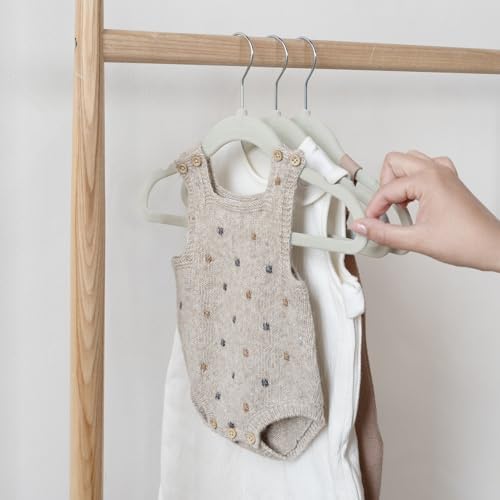 3 Sprouts Velvet Baby Hangers, Non Slip Slim, Green, 30 Pack - Image 5