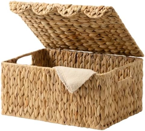 StorageWorks Wicker Basket with Lid, Woven Basket with Scalloped Edge by StorageWorks
